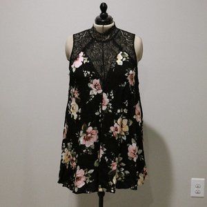 NWT Haute Fox Floral Lace Dress
